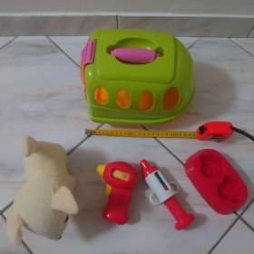 Foto inzerátu Přepravka, plyšák a příslušenství.