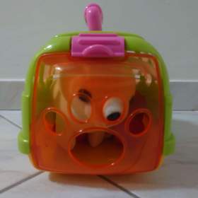 Foto inzerátu Přepravka, plyšák a příslušenství.