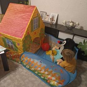 Fotka k inzerátu Dětský domeček na hraní / 19960326