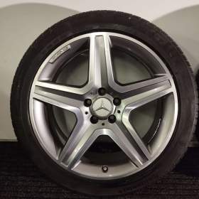 Foto inzerátu Originální sada kol MERCEDES GLA W156 19 - Zimní pneu 235/ 45/ R19