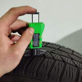 Foto inzerátu Originální sada kol MERCEDES GLA W156 19 - Zimní pneu 235/ 45/ R19