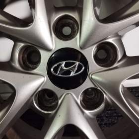 Foto inzerátu Originální sada kol HYUNDAI i40 17 - Zimní pneu 215/ 50/ R17