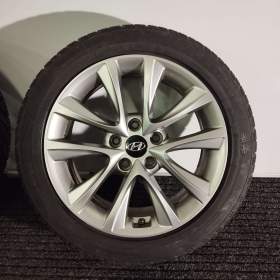 Foto inzerátu Originální sada kol HYUNDAI i40 17 - Zimní pneu 215/ 50/ R17