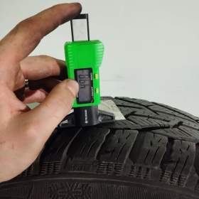 Foto inzerátu Originální sada kol HYUNDAI i40 17 - Zimní pneu 215/ 50/ R17