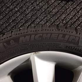 Foto inzerátu Originální sada kol BMW 5 F10 F11 6 F12 F13 17 - Zimní pneu 245/ 45/ R18