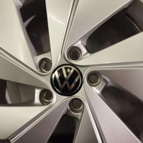 Foto inzerátu Originální sada kol VW BELMONT GOLF 17 - Zimní pneu