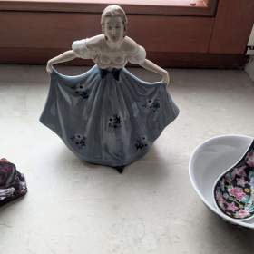 SADA DEKORATIVNÍ KERAMIKY A PORCELÁNU -  FIGURKY... / 19295741