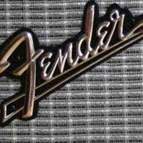 Foto inzerátu Koupím odnímatelný přední panel z komba Rumble 40 V3 nebo logo Fender ...