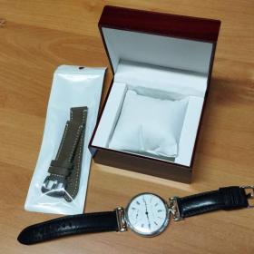 Foto inzerátu Starožitné stříbrné hodinky IWC Schaffhausen s krabičkou, páskem navíc, záruční list.