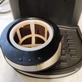 Foto inzerátu Kávovar s hrníčky 