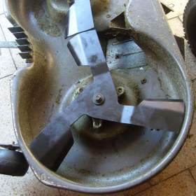 Foto inzerátu Výkonné sekací nože i na mokrou a vysokou trávu