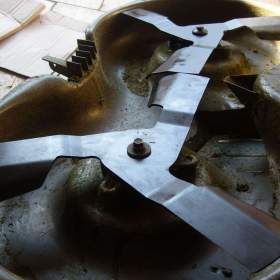 Foto inzerátu Výkonné sekací nože i na mokrou a vysokou trávu