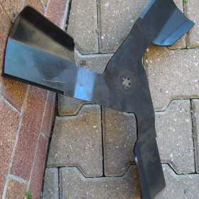 Foto inzerátu Výkonné sekací nože i na mokrou a vysokou trávu