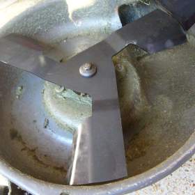 Foto inzerátu Výkonné sekací nože i na mokrou a vysokou trávu