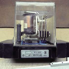 Foto inzerátu Nová relé RP100-RP102 na paticích a s plexikryty