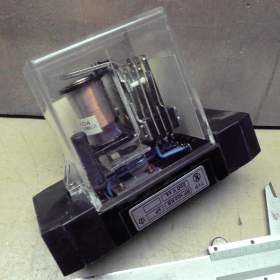 Foto inzerátu Nová relé RP100-RP102 na paticích a s plexikryty