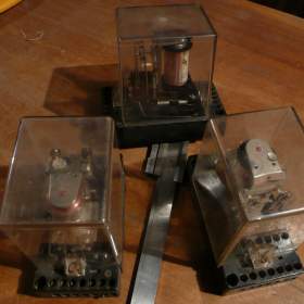 Foto inzerátu Nová relé RP100-RP102 na paticích a s plexikryty