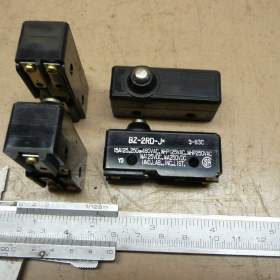 Fotka k inzerátu Nové nepoužité microspínače OMRON a BZ 2RD- J / 19411978