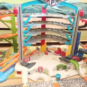 Fotka k inzerátu Prodám garáž hot wheels  / 17401366