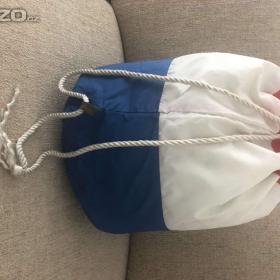 Foto inzerátu Prodám sportovní vak na záda nebo přes rameno