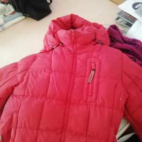 Fotka k inzerátu Zimní dívčí bunda s kapucí  / 19651217