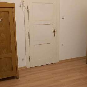 Foto inzerátu Starožitné dřevěné skříně - ložnice