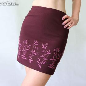 Foto inzerátu Vínová minisukně s výšivkou vel.S