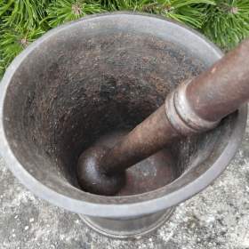 Foto inzerátu Zajímavý a velmi starý starý hmoždíř č.4 s uchy