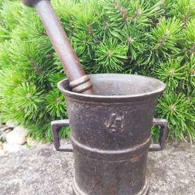 Foto inzerátu Zajímavý a velmi starý starý hmoždíř č.4 s uchy