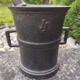 Foto inzerátu Zajímavý a velmi starý starý hmoždíř č.4 s uchy