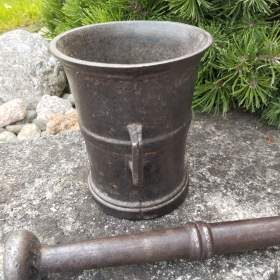 Foto inzerátu Zajímavý a velmi starý starý hmoždíř č.4 s uchy