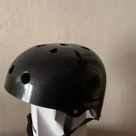 Foto inzerátu Prodám cyklo. a lyž. helmy od 150 kč do 500 kč