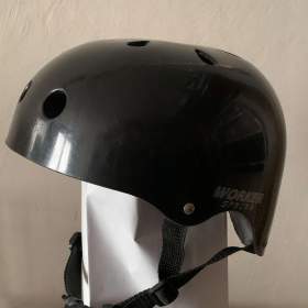 Foto inzerátu Prodám cyklo. a lyž. helmy od 150 kč do 500 kč