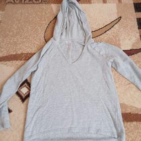 Fotka k inzerátu Mikina Šedá s kapucí  / 19576548