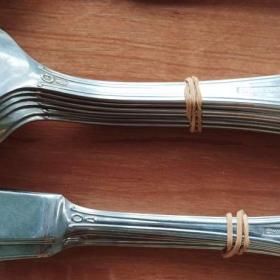 Foto inzerátu Dvě sady příborů pro 12 a 6 osob španělské výroby