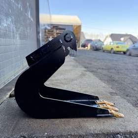 Foto inzerátu lžíce na hlínu 30cm 3,6-5,5t MS03