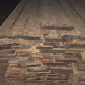 Foto inzerátu Prodám stará borovicová prkna.