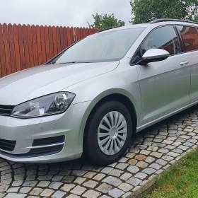 Foto inzerátu VOLKSWAGEN GOLF 1.6 TDI SERVISKA, DPH, NAVI, MOC KRÁSNÝ....