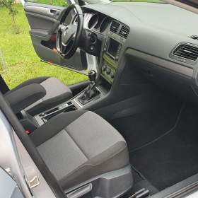 Foto inzerátu VOLKSWAGEN GOLF 1.6 TDI SERVISKA, DPH, NAVI, MOC KRÁSNÝ....