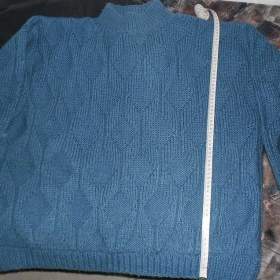 Foto inzerátu Prodám:pánský svetr, ručně pletený, nošený ale zachovalý a nepoškozený za 550 Kč