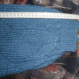 Foto inzerátu Prodám:pánský svetr, ručně pletený, nošený ale zachovalý a nepoškozený za 550 Kč