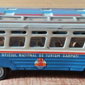 Starý plechový rumunský autobus / 19357367
