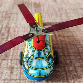 Foto inzerátu Starý plechový vrtulník