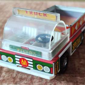 Foto inzerátu Starý plechový nákladní vůz