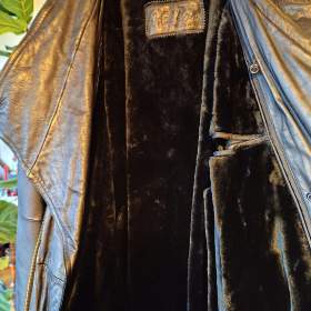 Foto inzerátu Pánský dlouhý černý kožený kabát styl křivák, hodně velký, koupeno v USA