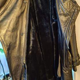 Foto inzerátu Pánský dlouhý černý kožený kabát styl křivák, hodně velký, koupeno v USA