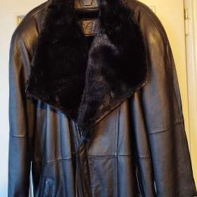 Foto inzerátu Pánský dlouhý černý kožený kabát styl křivák, hodně velký, koupeno v USA