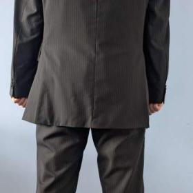 Foto inzerátu Černý proužkovaný pánský oblek - velikost S/M