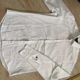 Foto inzerátu Pánská bílá formální košile v.L Feratt