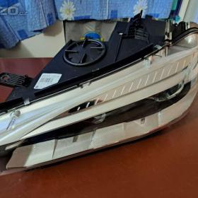 Foto inzerátu L P světlomet BMW X5 (originál BMW Adaptive LED)